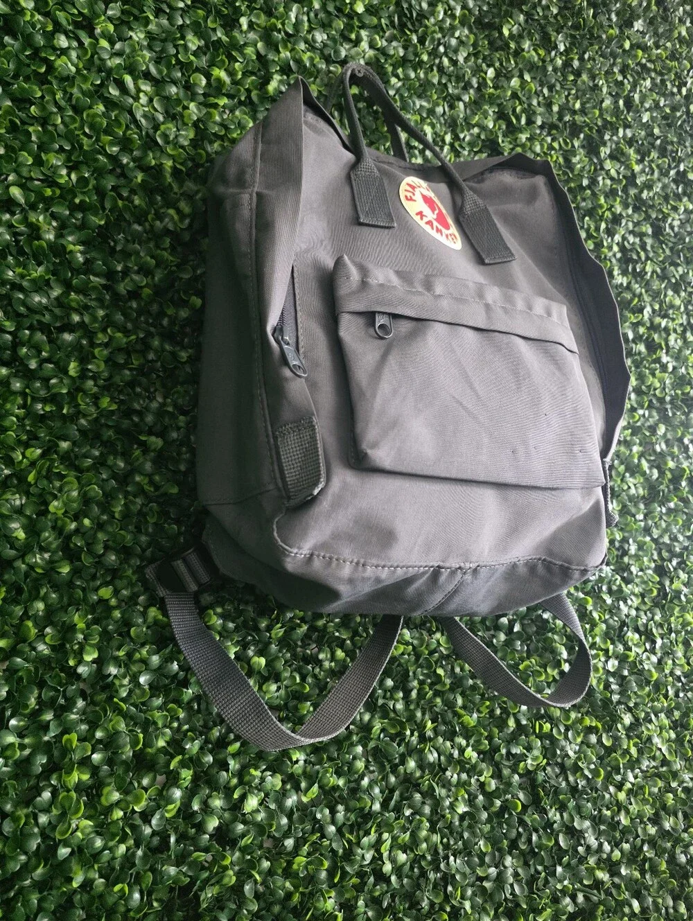 Fjallraven Kånken Backpack in Charcoal with Red Logo